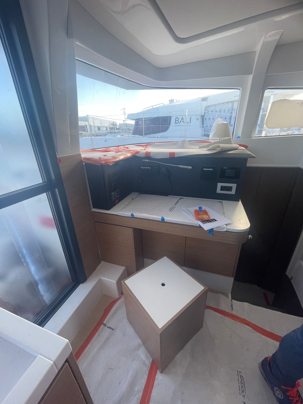 Bali 4.2 Interior Slide
