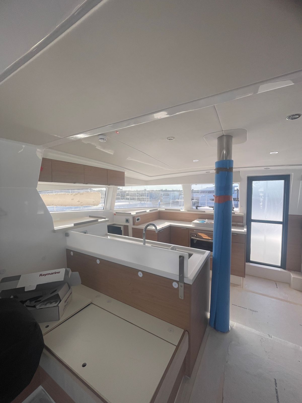 Bali 4.2 Interior Slide