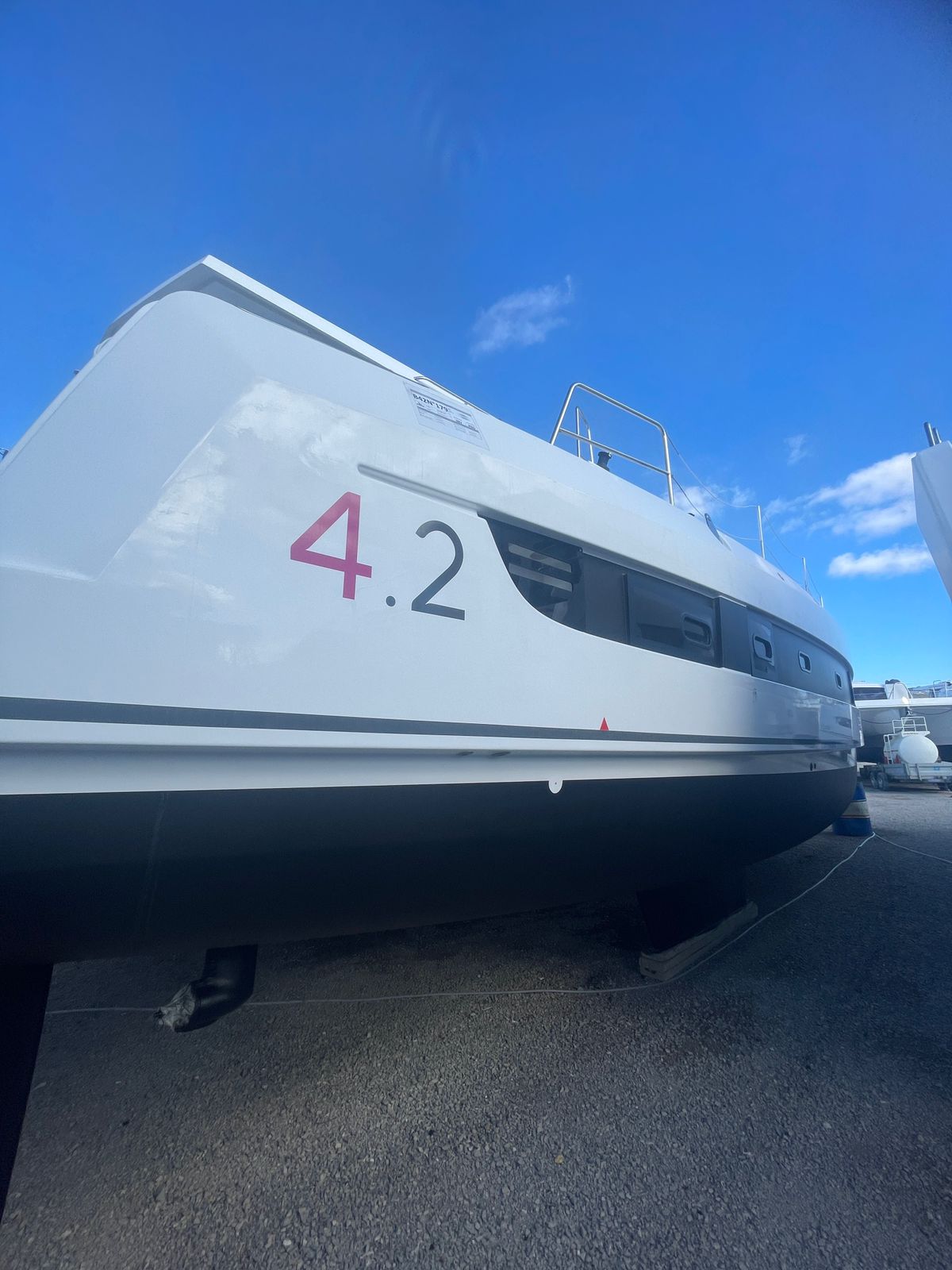 Bali 4.2 Exterior Slide