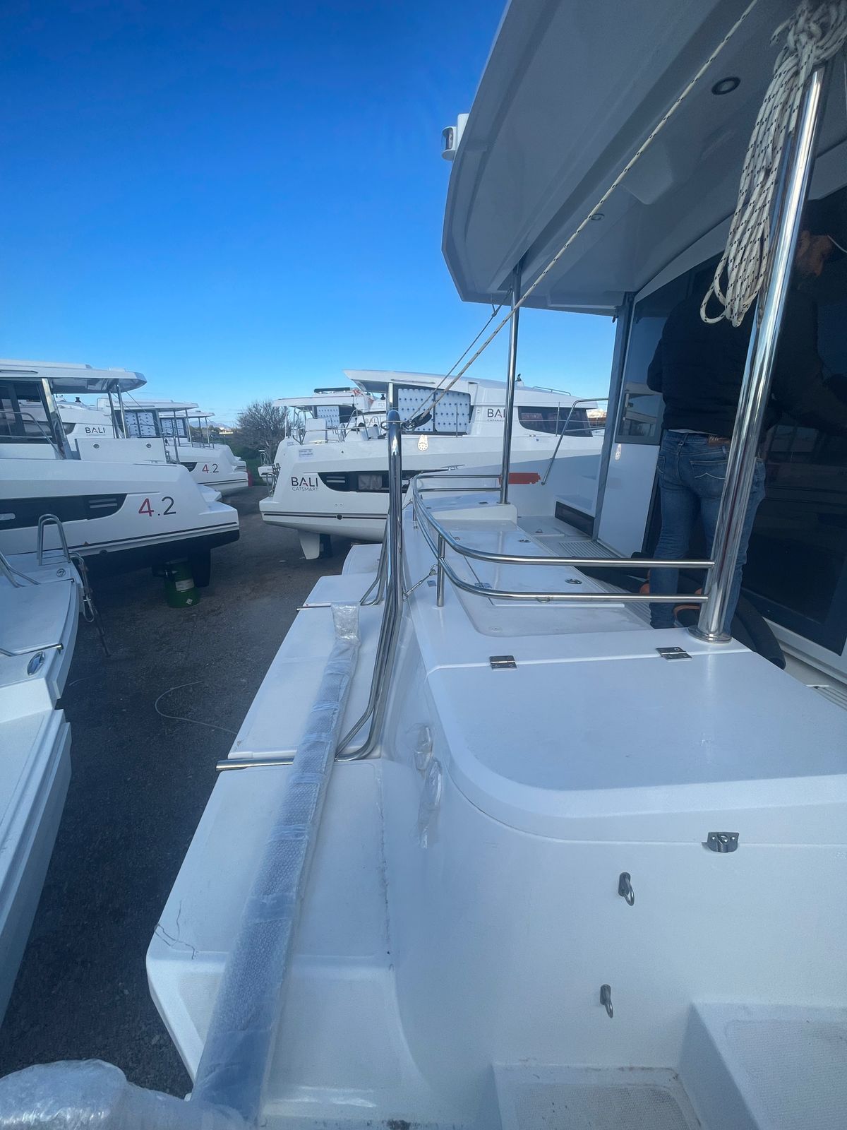 Bali 4.2 Exterior Slide