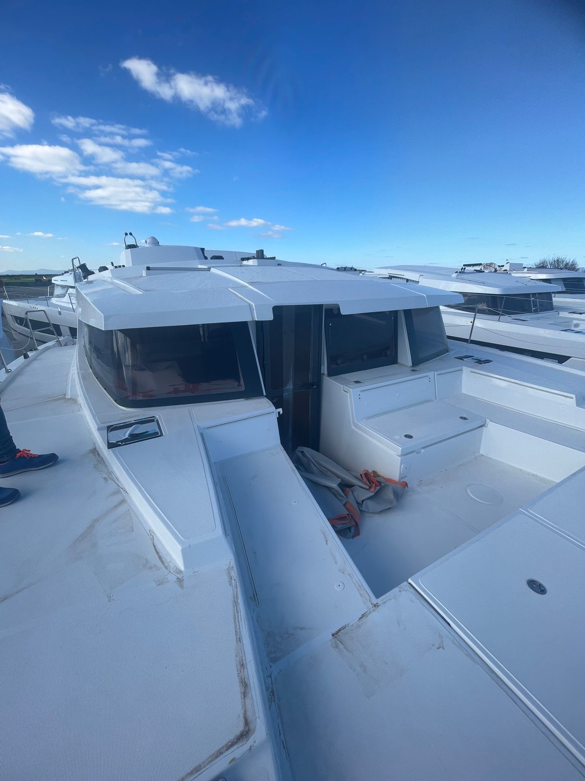 Bali 4.2 Exterior Slide